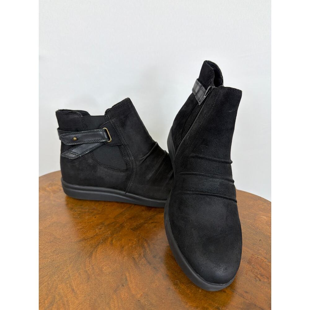 Clarks Black Leather Short Ankle Boot Inside Zip Buckle Booties Size 10